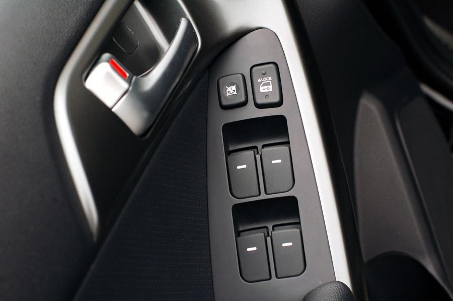  Kia Forte SX 2010 года  (фото 15 из 48)